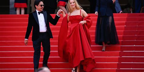 jennifer lawrence con vestito chiffon e cristalli firmato prada video|Perché l'abito a pois di Jennifer Lawrence agli Oscar ha richiesto .